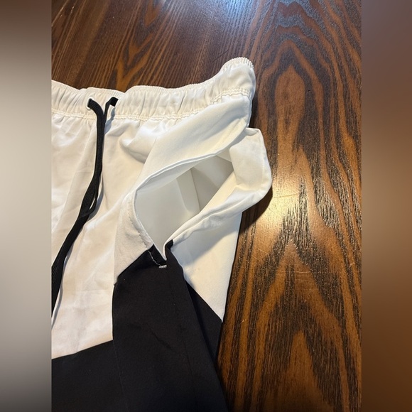 Sports Illustrated Mens Medium Workout Shorts white black EUC activewear gym - Picture 12 of 16